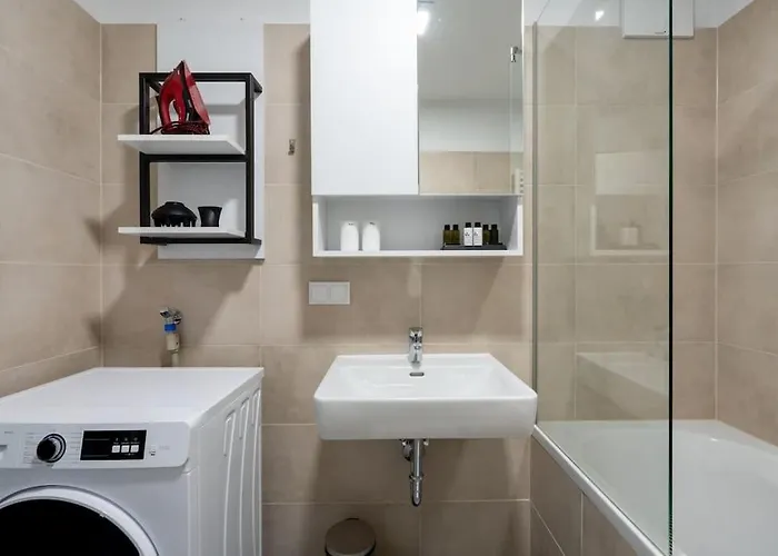 1br Haven With Swift Access By Hm Апартаменти *