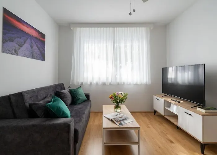 1br Haven With Swift Access By Hm Апартаменти *
