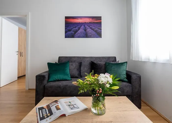 Апартаменти 1br Haven With Swift Access By Hm *