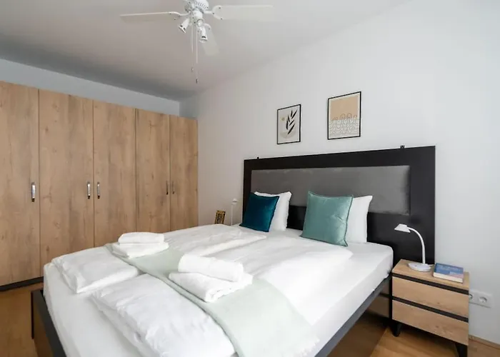 1br Haven With Swift Access By Hm Апартаменти *